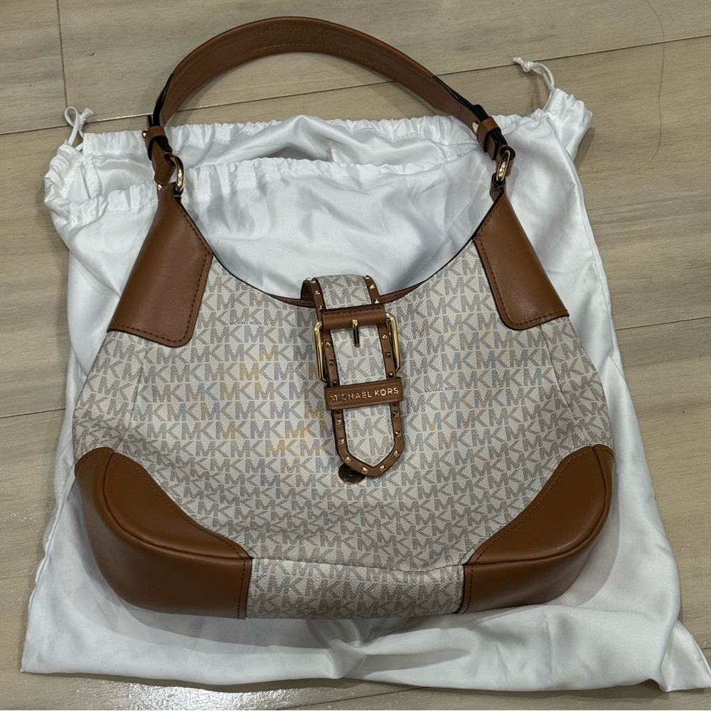 MICHAEL Michael Kors Lillian Medium Shoulder Bag Signature Logo Print Canvas